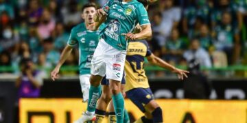 León se levanta de goleada y empara 3-3 con Pumas