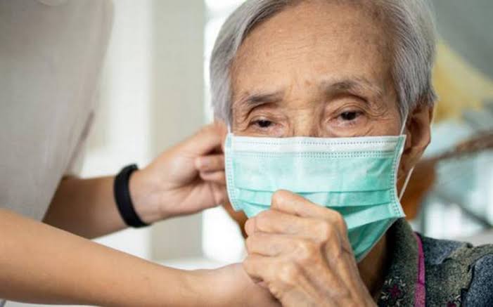 Demandan personas de la tercera edad mayor atención médica