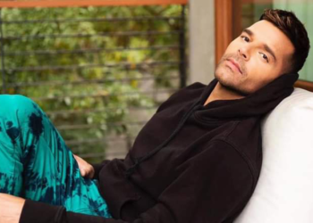 Dan a conocer quién fue la persona que demandó al cantante Ricky Martin