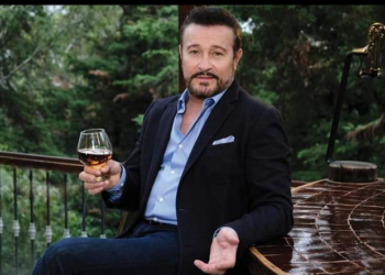 Arturo Peniche podría “divorciarse” después de 40 años de casado.