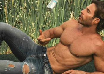 Sebastián Rulli causa revuelo en  redes sociales con atrevidas fotos