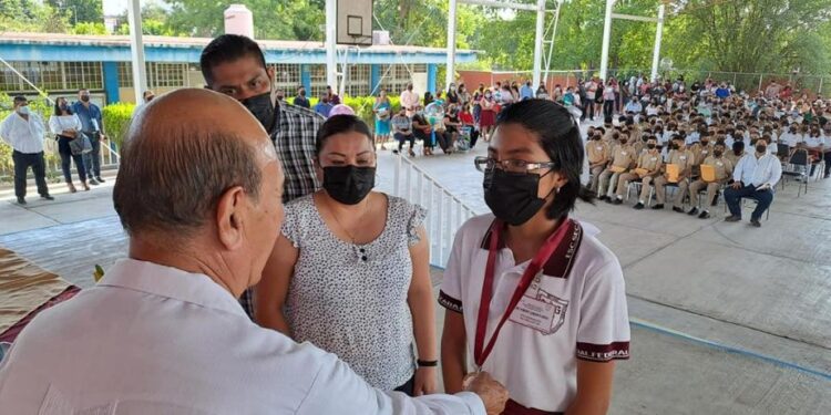 Egresa Generación 2019-2022 “Dorle Anllely González Niño”