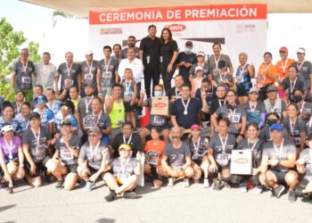 Da Carlos Pizaña banderazo de salida en 4ta. Carrera de la CMIC