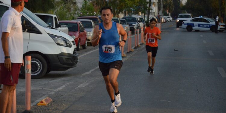 Da Carlos Pizaña banderazo de salida en 4ta. Carrera de la CMIC