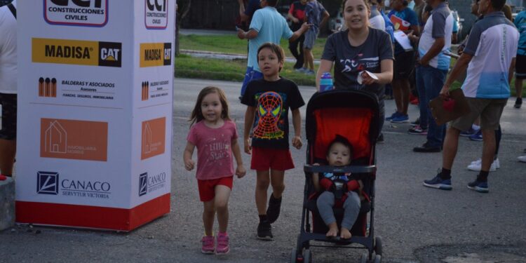 Da Carlos Pizaña banderazo de salida en 4ta. Carrera de la CMIC