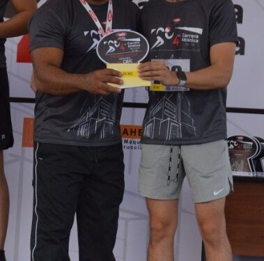 Da Carlos Pizaña banderazo de salida en 4ta. Carrera de la CMIC