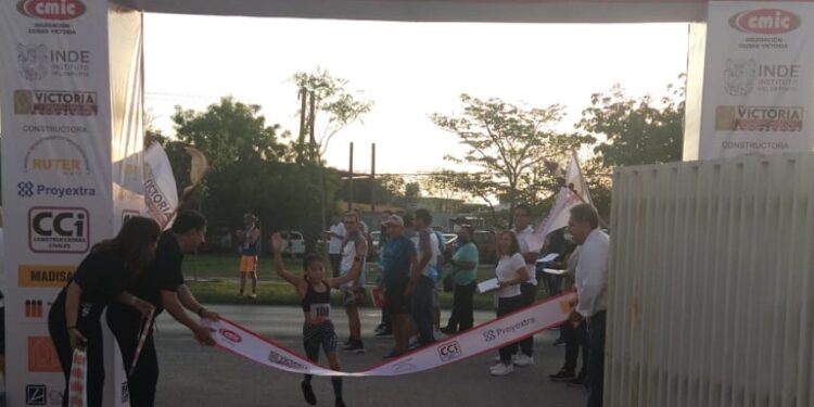 Da Carlos Pizaña banderazo de salida en 4ta. Carrera de la CMIC