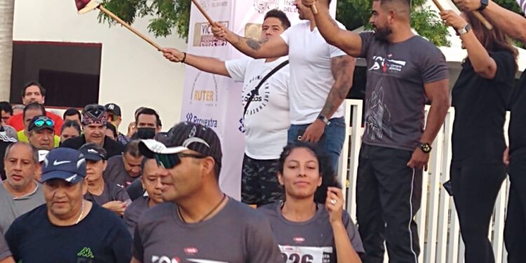 Da Carlos Pizaña banderazo de salida en 4ta. Carrera de la CMIC