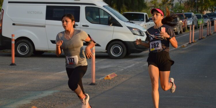 Da Carlos Pizaña banderazo de salida en 4ta. Carrera de la CMIC