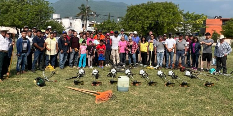 Prosiguen trabajos de restauración y limpieza en espacios públicos deportivos del municipio