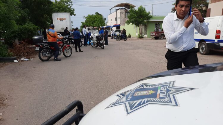 Motociclista muere en choque con camión urbano en Sinaloa