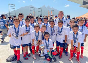 Gana Rayados Victoria título nacional de escuelas filiales de fútbol infantil