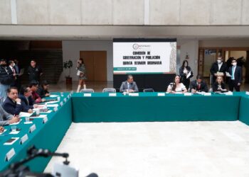 Se reúnen diputadas y diputados de la Comisión de Gobernación y Población