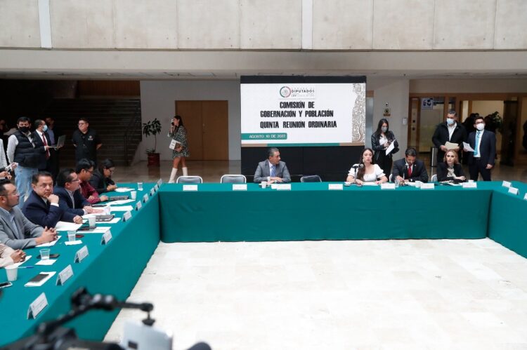 Se reúnen diputadas y diputados de la Comisión de Gobernación y Población
