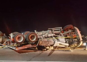 Muere chofer al volcar tráiler de Express San José en ruta Victoria-Tampico