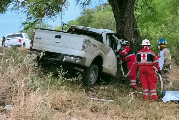 Un muerto y otro lesionado en accidente en carretera Victoria-El Mante