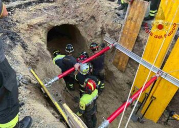 Rescatan en Italia a hombre dentro de un túnel, se dirigía a un banco