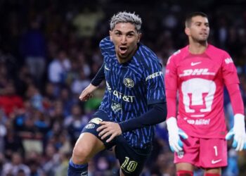 Aguilas del América golean 3-0 a Pumas de la UNAM