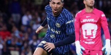 Aguilas del América golean 3-0 a Pumas de la UNAM