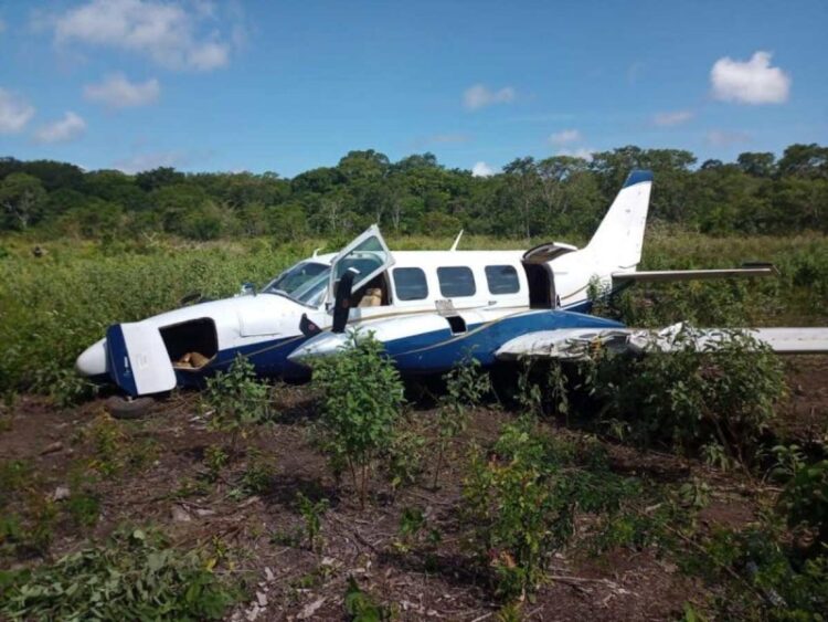 Ejército asegura avión cargado con cocaína en Campeche