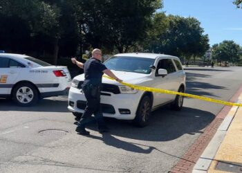 Conductor armado se suicida frente al Capitolio de EU
