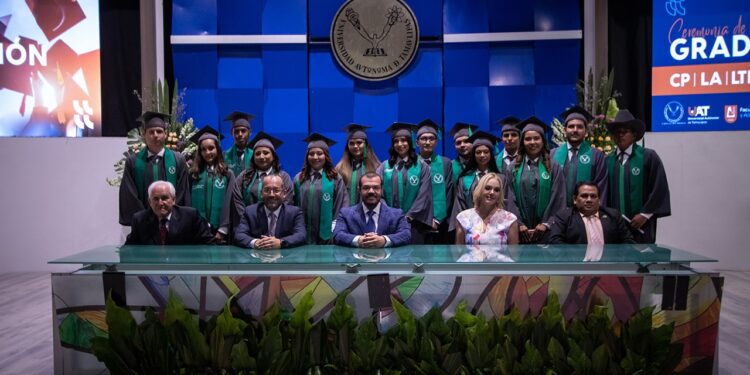 Entrega UAT nueva generación de egresados de la Facultad de Comercio Victoria