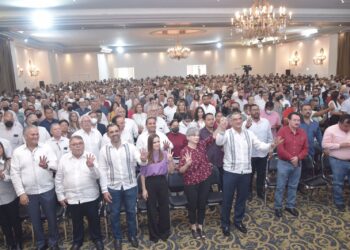 Arropa Tamaulipas a Américo Villarreal al presentar equipo de transición para recibir el Gobierno