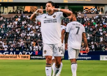 ‘Chicharito’ supera lo hecho en Chivas con una joya de gol