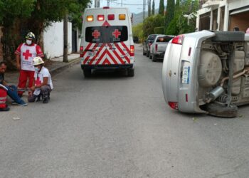 Conductor se marea y acaba volcando su auto