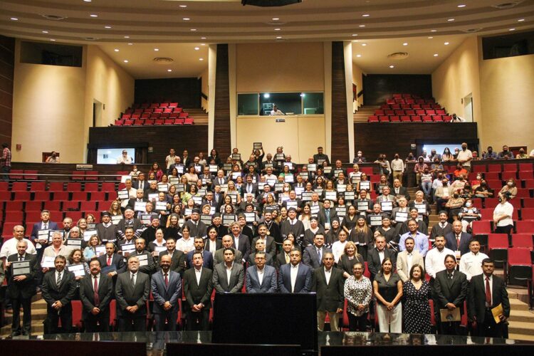 Reconoce UAT trayectoria a sus docentes de Tampico y Mante