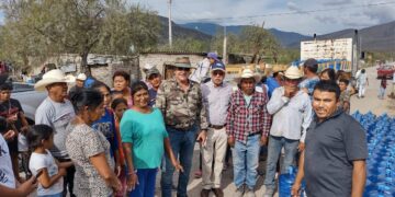 Victorenses auxilian con 300 garrafones de agua a familias de 4 ejidos en Miquihuana