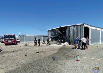 Dos avionetas chocan al intentar aterrizar en California; hay varios muertos