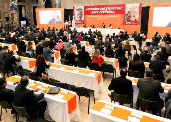 Asiste Sección 30 del SNTE a reuniones sobre nuevo modelo educativo en México