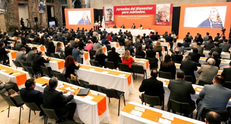 Asiste Sección 30 del SNTE a reuniones sobre nuevo modelo educativo en México