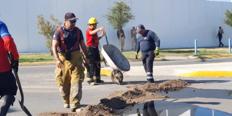 Vuelca pipa cargada con diesel en Av. Sulaimán de Cd. Victoria