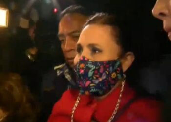 Rosario Robles sale de penal de Santa Martha; “soy inocente”, afirma