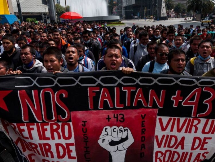 FGR informa que son 83 órdenes de captura por caso Ayotzinapa