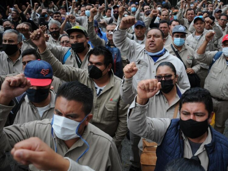 PEMEX acuerda con sindicato aumento salarial del 4%