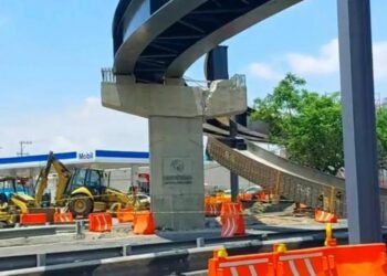 Colapsa puente en construcción en Querétaro