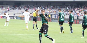 Santos Laguna golea 5-1 a Pumas de la UNAM en estadio universitario