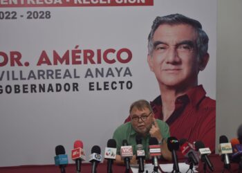 Denuncian cambios inusuales de última hora en estructuras de Gobierno de García Cabeza de Vaca