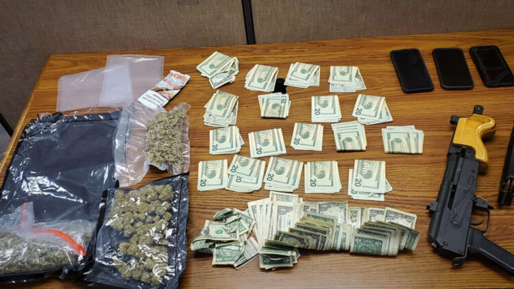 Lo detienen con armas y drogas en Texas