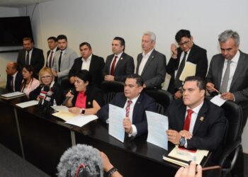 Denuncia Morena por corrupción ante FGR  a funcionarios y empresas  afines a CDV