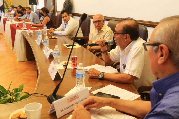 Gestionan ante CONAGUA desazolve del canal para obra de toma del acueducto en presa “Vicente Guerrero”