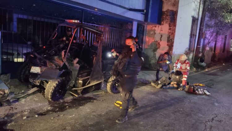 Heridos en accidente tres policías estatales