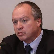 Ordena juez confiscar avión de 90 MDD a magnate ruso