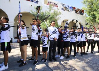 Recibe alcalde de Cd. Victoria a campeones de Tiro con Arco