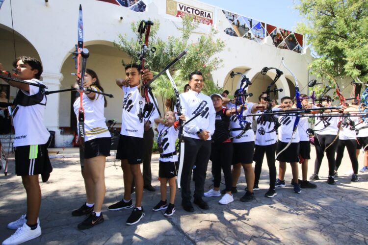Recibe alcalde de Cd. Victoria a campeones de Tiro con Arco