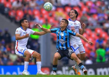 Por fin gana Cruz Azul; doblega 2-1 a los Gallos de Querétaro