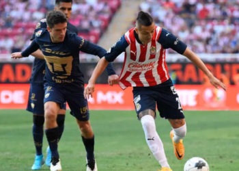 Chivas somete a Pumas y liga tres triunfos consecutivos